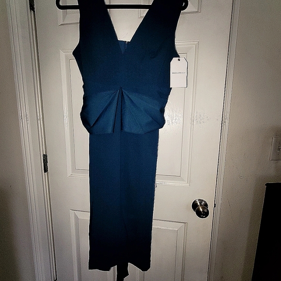 Dress the Population Dresses & Skirts - NWT Dress The Population Alessia Sleeveless Midi Cocktail Dress